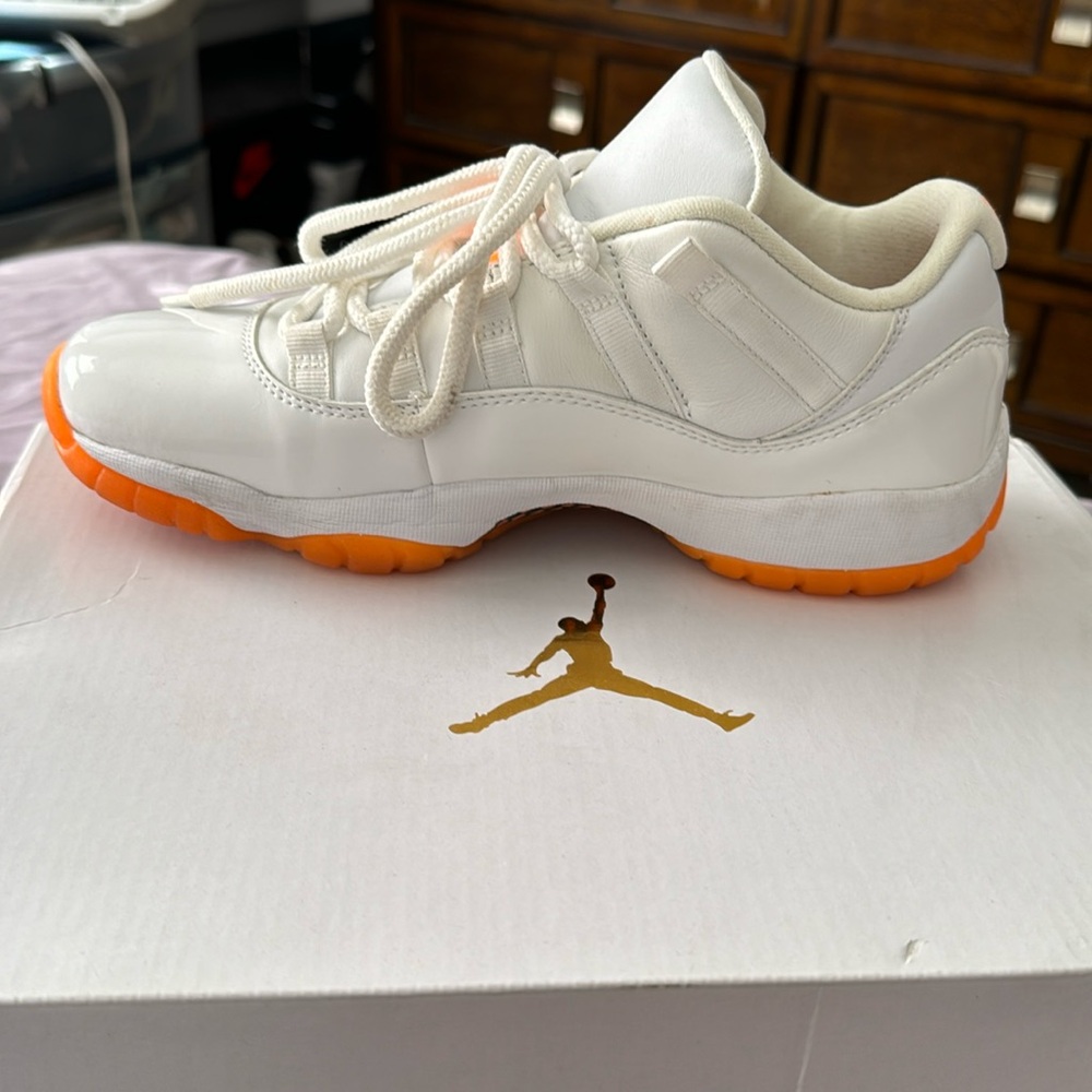 Gently used Women’s Air Jordan Gym shoes.